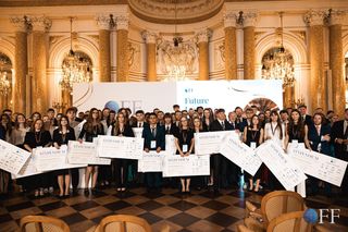 Wybitna młodzież ze specjalnymi nagrodami Our Future Foundation