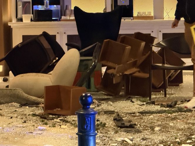 Warszawa. Totalna demolka. Audi wjechało w restaurację 