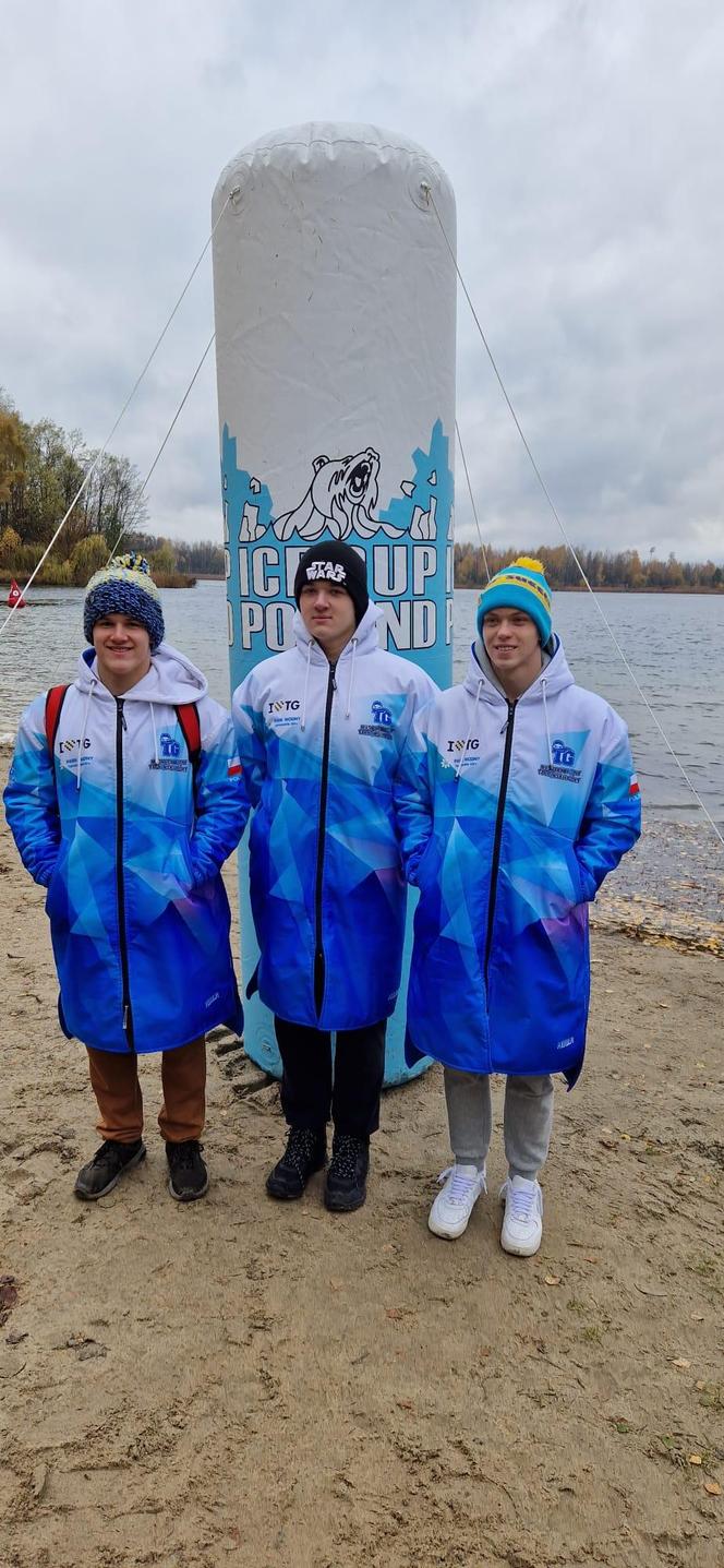 Lodowe pływanie to sport ekstremalny dla prawdziwych śmiałków. W tym gronie jest Mateusz Pawlica z Tarnowskich Gór 