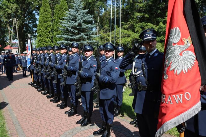 Pogrzeb policjanta, który zmarł po interwencji. Polska Policja pożegnała asp. sztab. Bogdana Orzeszka