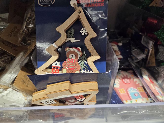 Lato się kończy, a w sklepach już święta Bożego Narodzenia. Klienci w szoku. "To przesada!"