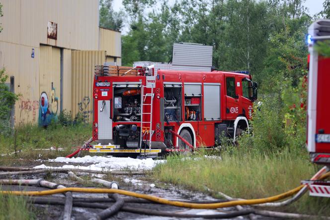 Gigantyczny pożar lokomotywowni na Śląsku Cieszyńskim. Słup ognia i kłęby dymu widoczne z wielu kilometrów