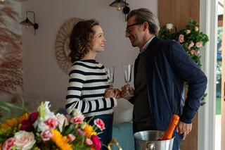 	Na dobre i na złe odc. 906. Julka Burska (Aleksandra Hamkało), Artur Bart (Piotr Głowacki)