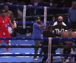 Ogromna burda po walce Floyda Mayweathera jra. W ringu rozpętało się piekło! Rywal nie mógł się pogodzić