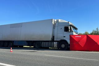 Tragiczny wypadek na S8. Kierowca TIR-a uderzył w barierki. Mężczyzna nie żyje