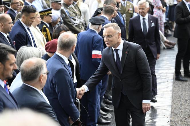 Prezydenci podziękowali Powstańcom Warszawskim. Spotkanie weteranów z  Andrzejem Dudą i Rafałem Trzaskowskim