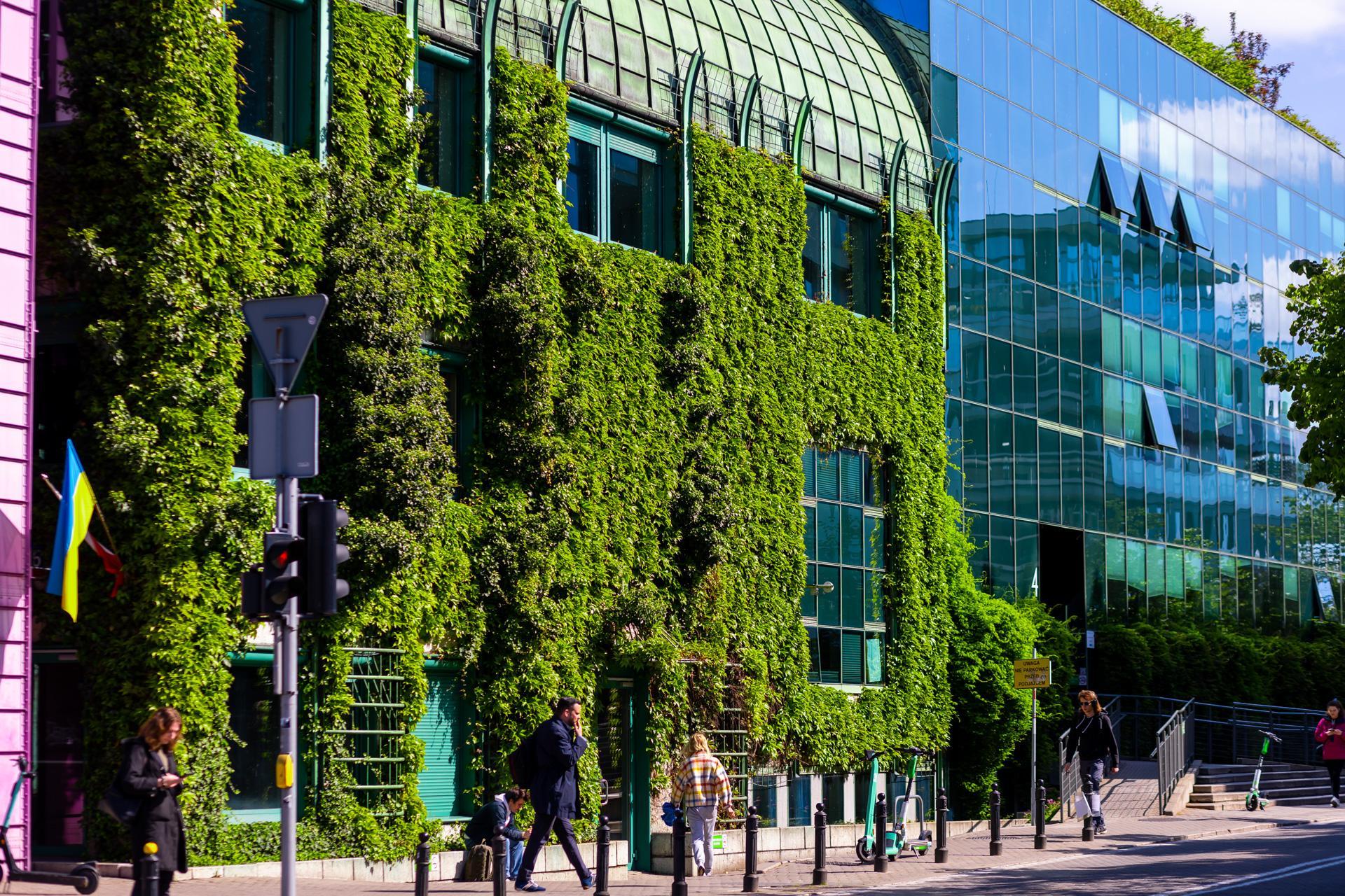 Biblioteka Uniwersytecka w Warszawie - zdjęcia. Zobacz postmodernistyczną ikonę, którą kiedyś uznawano za kicz