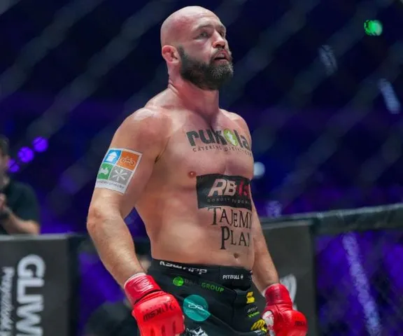 Mistrz KSW Rafał Haratyk walczył kiedyś po drinku. Znakomita anegdota gwiazdy MMA. „Nie czułem”