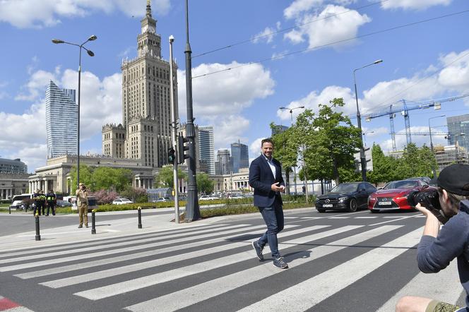 Spacer z Trzaskowskim po centrum Warszawy, Rewolucja na rondzie Dmowskiego się dokonała