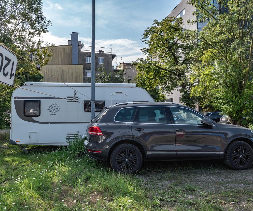 Urząd skarbowy wystawił na licytację auto z przyczepą kempingową