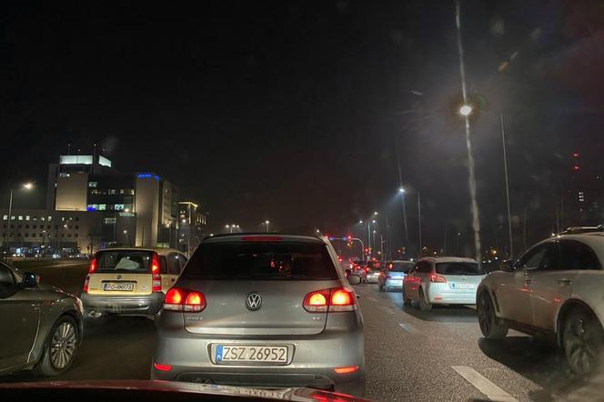 Wjazd do Avenidy zablokowany! W okolicy ogromne korki! “Wszyscy ruszyli na zakupy”