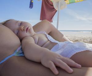 Spędziła tak upalny dzień z noworodkiem. Teraz ostrzega innych rodziców Byłam przerażona