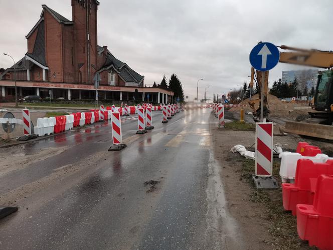 Potrącenie przy skrzyżowaniu ul. Wyszyńskiego-Żołnierska. Mężczyzna trafił do szpitala [FOTO]