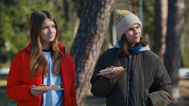 Barwy szczęścia, odc. 3223. koleżanki Emilki - Alina (Iga Czechowicz), Gośka (Natalia Skrzypek)