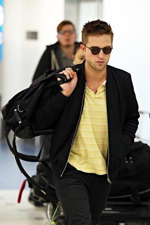 Robert Pattinson to niezłe CIACHO! Panie - częstujcie się :) ZDJĘCIA