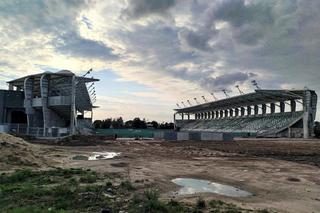 Trwa budowa dwóch trybun na stadionie przy ul. Struga. Na razie wszyskto idzie zgodnie z harmonogramem