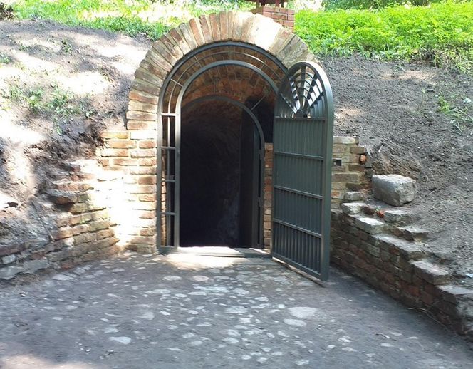 Oto najbardziej tajemnicze miejsce w Warszawie. Elizeum w parku Rydza-Śmigłego