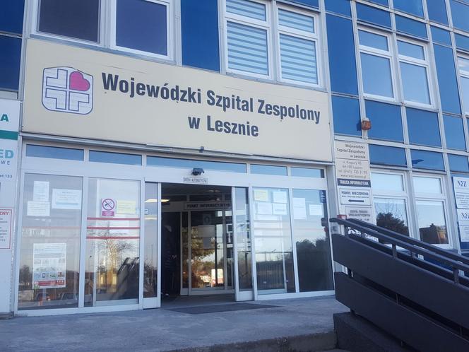 Na początek remont schodów przy wejściu do szpitala