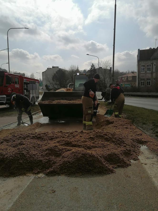 Młóto wysypało się na główną ulicę w Połczynie-Zdroju