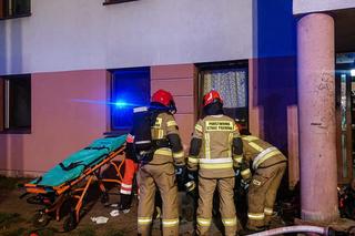 Pożar bloku w Toruniu. Siedem zastępów straży pożarnej w akcji