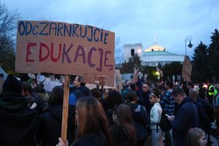 Lex Czarnek 2.0. Protest pod Sejmem przeciw zmianom prawa oświatowego