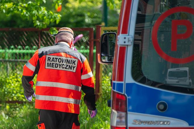 Stacja dezynfekcji karetek w zajedni tramwajowej w Warszawie