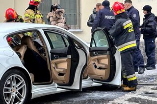 Porsche Panamera w ogniu! Pożar luksusowego auta w centrum Warszawy