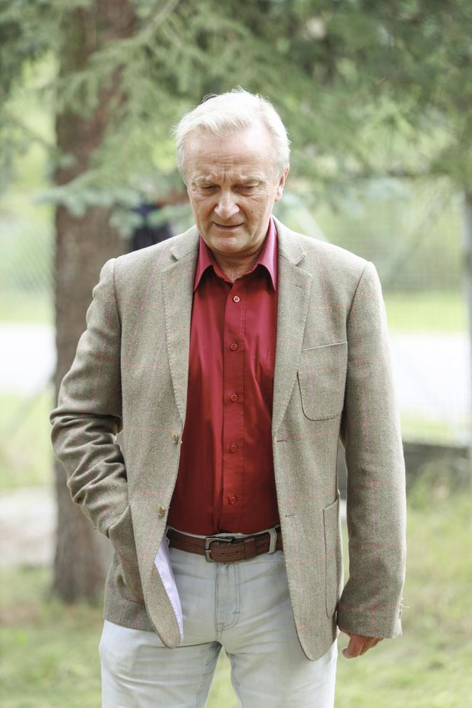 Widzowie pokochali go za rolę posterunkowego Staśka w "Ranczu". Dziś żyje z dala od blasku fleszy