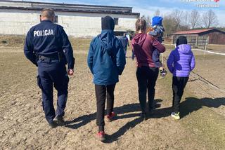 Policjant z Kłomnic przyjął u siebie Ukrainkę z trójką dzieci [ZDJĘCIA]