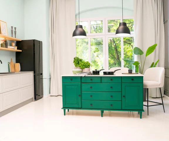 Nowy pomysł na stare meble. Jak je odnowić i nadać im świeży wygląd?