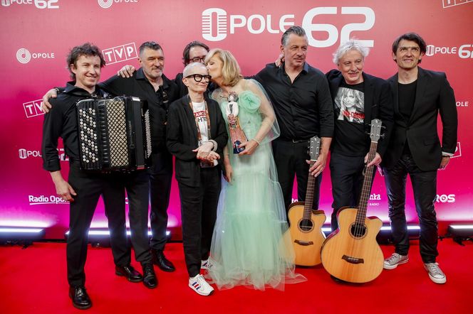 Katarzyna Żak ze łzami w oczach odbiera Nagrodę Publiczności w Opolu: „Nie zapomnę tego do końca życia”