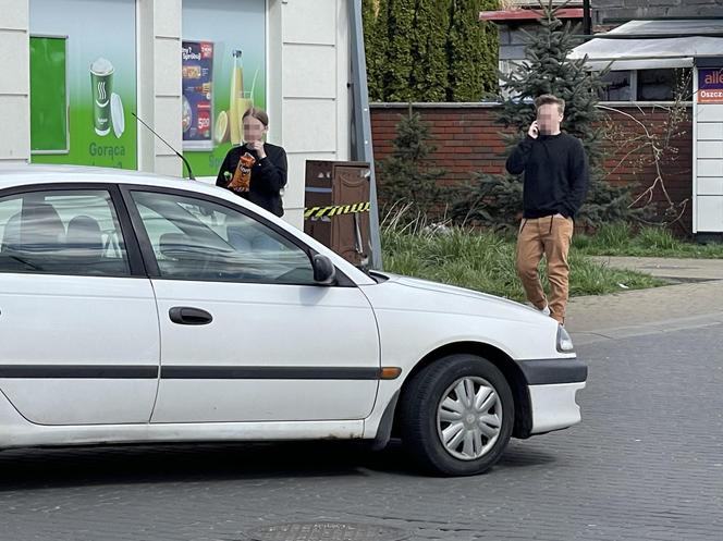 Koszmar na Bielanach. Toyota gruchnęła w pieszego. Polała się krew