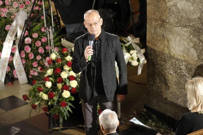 Michał Zabłocki na pogrzebie mamy, Aliny Janowskiej