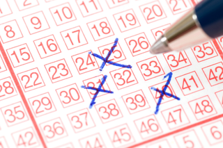 Losowanie Lotto 2021 - o której godzinie? Jak i gdzie sprawdzić wyniki?