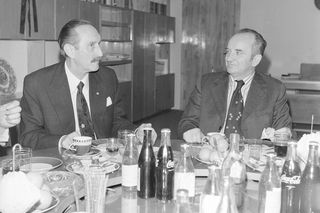 QUIZ PRL. Od propagandy do popkultury. Sprawdź, jak dobrze znasz hasła i powiedzenia z czasów PRL-u