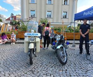 Policjanci świętowali na Rynku w Lesznie. Był uroczysty apel i piknik