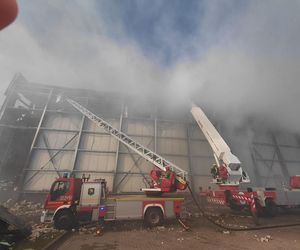 Nowe informacje po pożarze w Kawlach. Co dalej z poszukiwaniami zaginionego strażaka?Nowe informacje po pożarze w Kawlach. Co dalej z poszukiwaniami zaginionego strażaka?