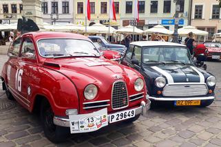 XX Podkarpacki Rajd Pojazdów Zabytkowych - konkurs elegancji na Rynku w Rzeszowie