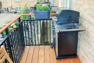 Grill na balkonie w bloku