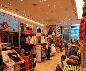 Sklep UNIQLO przy Marszałkowskiej w Warszawie po remoncie 10.2025