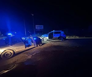 Zniszczone radiowozy po pościgu Wierzbna