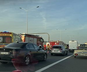 Karambol na Autostradowej Obwodnicy Wrocławia. Aż 3 wypadki, 15 uszkodzonych pojazdów oraz 3 osoby ranne