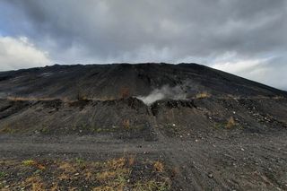 SRK rozpoczęła kolejne prace na hałdzie w Pszowie. Zwałowisko nielegalnie rozjeżdżają motocykliści