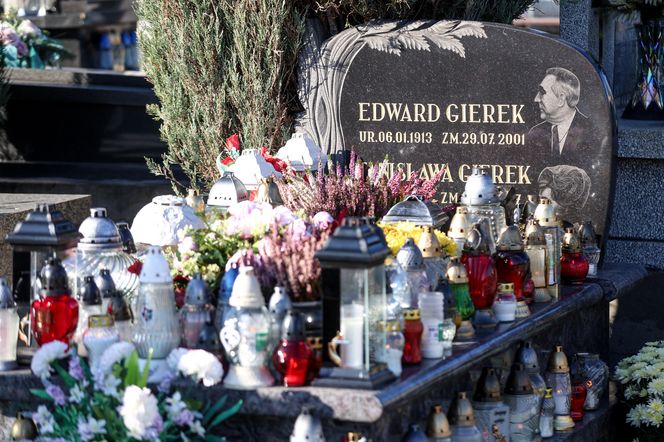 Grób Edwarda Gierka w Sosnowcu tonie w kwiatach na Wszystkich Świętych