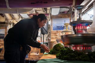 Gdy trzeba wyżywić 5-tysięczną załogę  lotniskowca “Nimitz”