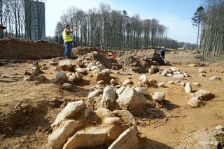 Archeolodzy pracujący w miejscu, gdzie znaleziono kurhany