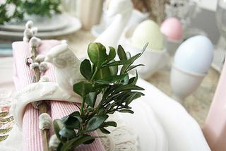 Wielkanocny stół w pastelach 
