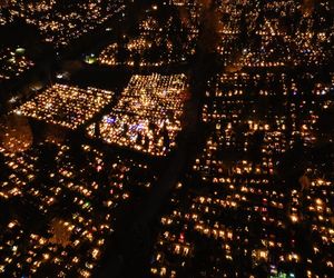 1 listopada na Cmentarzu Łostowickim w Gdańsku. Tak wygląda w dniu Wszystkich Świętych
