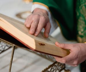 Skandal w parafii. Ksiądz pedofil mieszka na terenie placówki