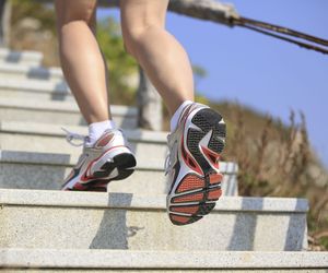 Trening na schodach – zalety, zasady i plan treningowy